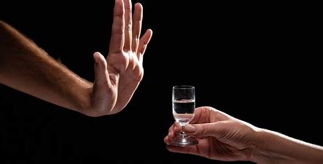 Le rituel vodoun pour arrêter l'alcool est centré sur l'idée de se reconnecter au entité de guérison. Ainsi que se reconnecter à ses racines spirituelles et mystiques